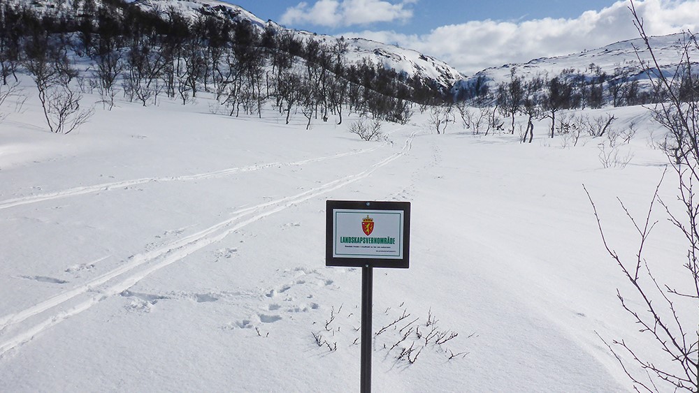 Verneskilt Verneskilt på vernegrensa i Mjøsjødalen